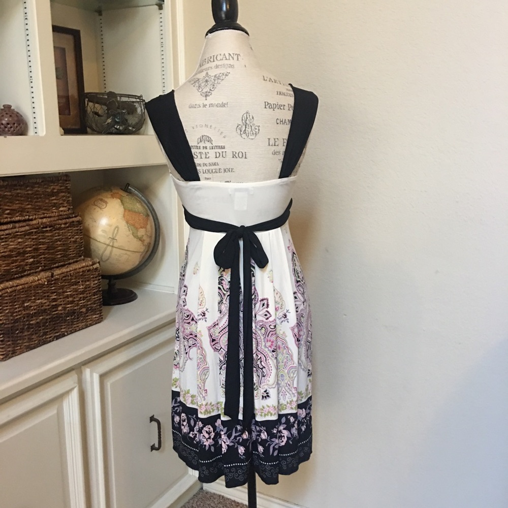 Trixxi Dress - Picture 4 of 16